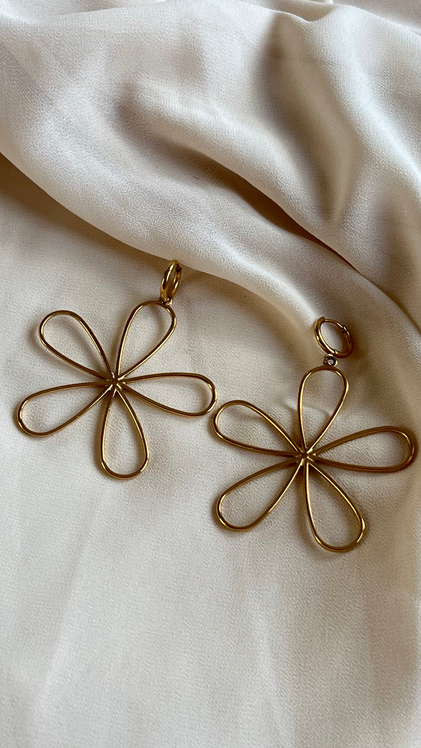 Pendientes Flor Dorada