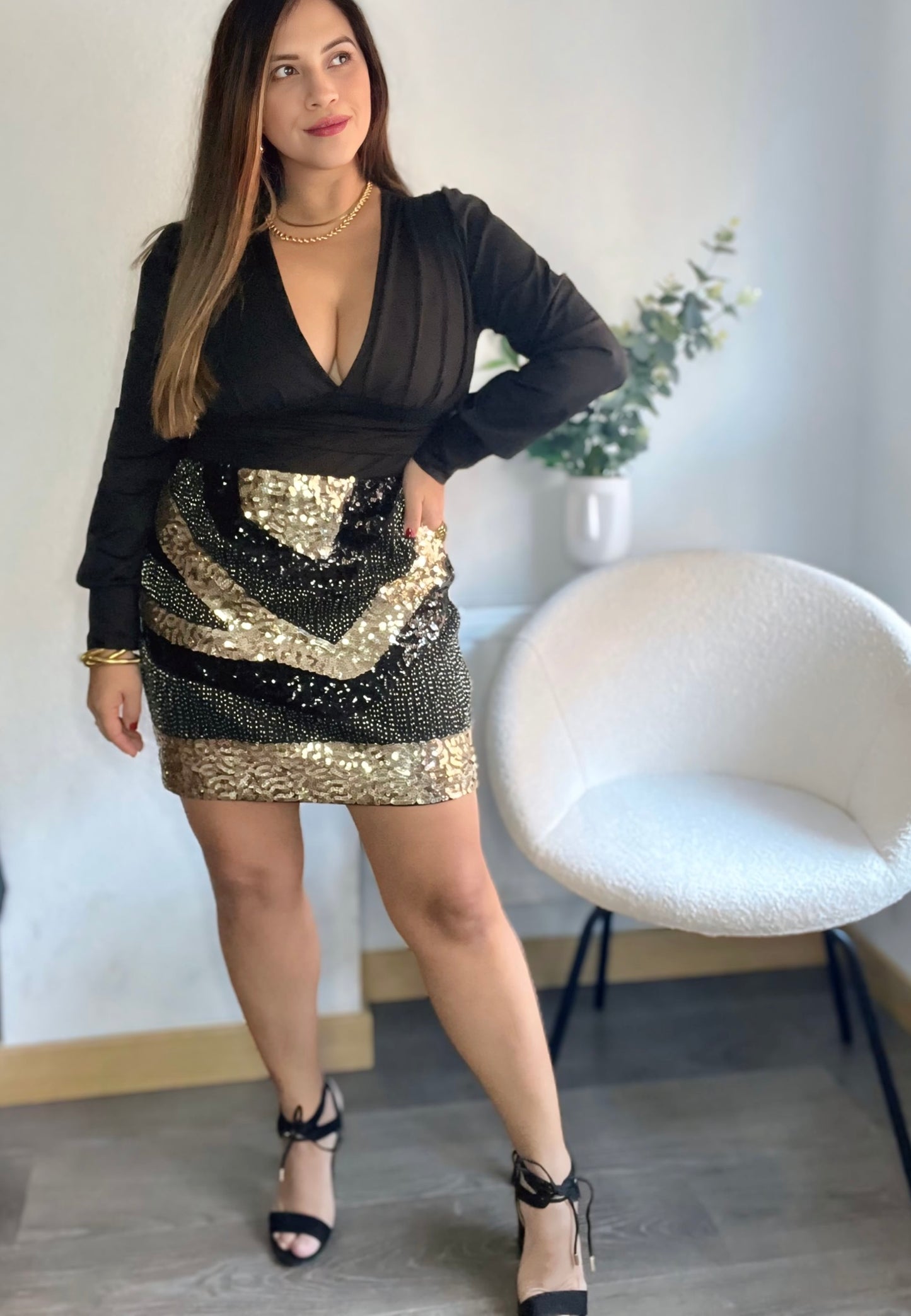 Falda corta de lentejuelas doradas