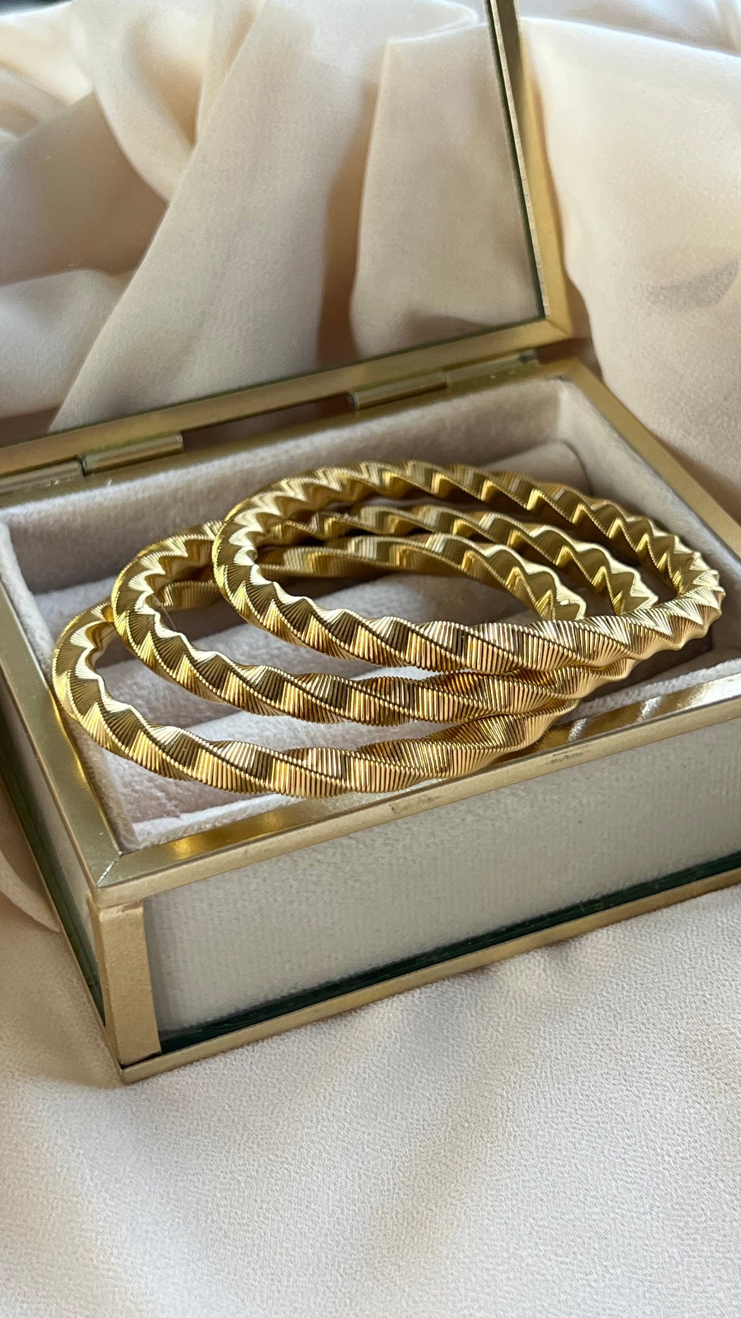 Set de pulseras Doradas