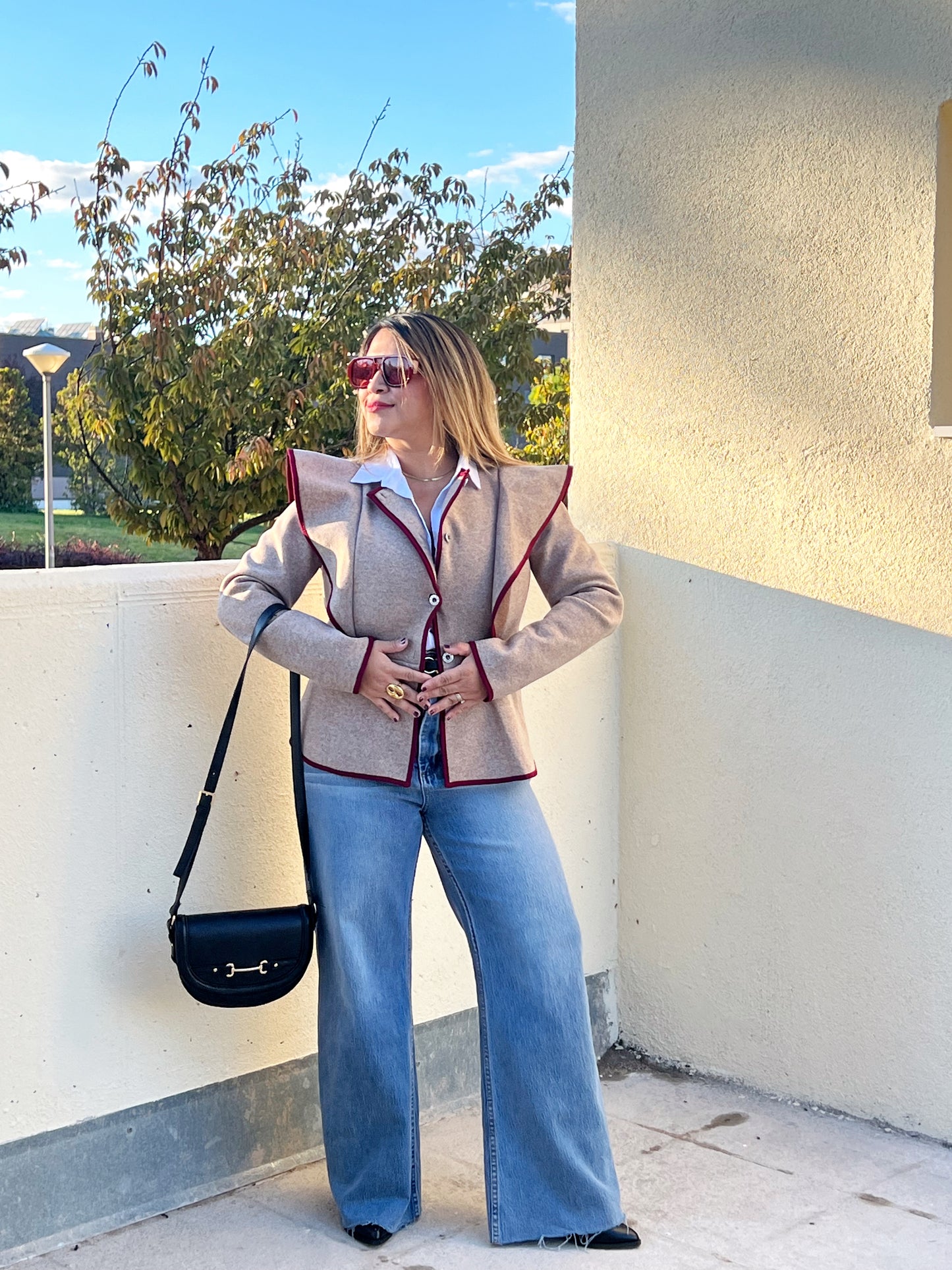 Chaqueta parisina con detalle burdeos